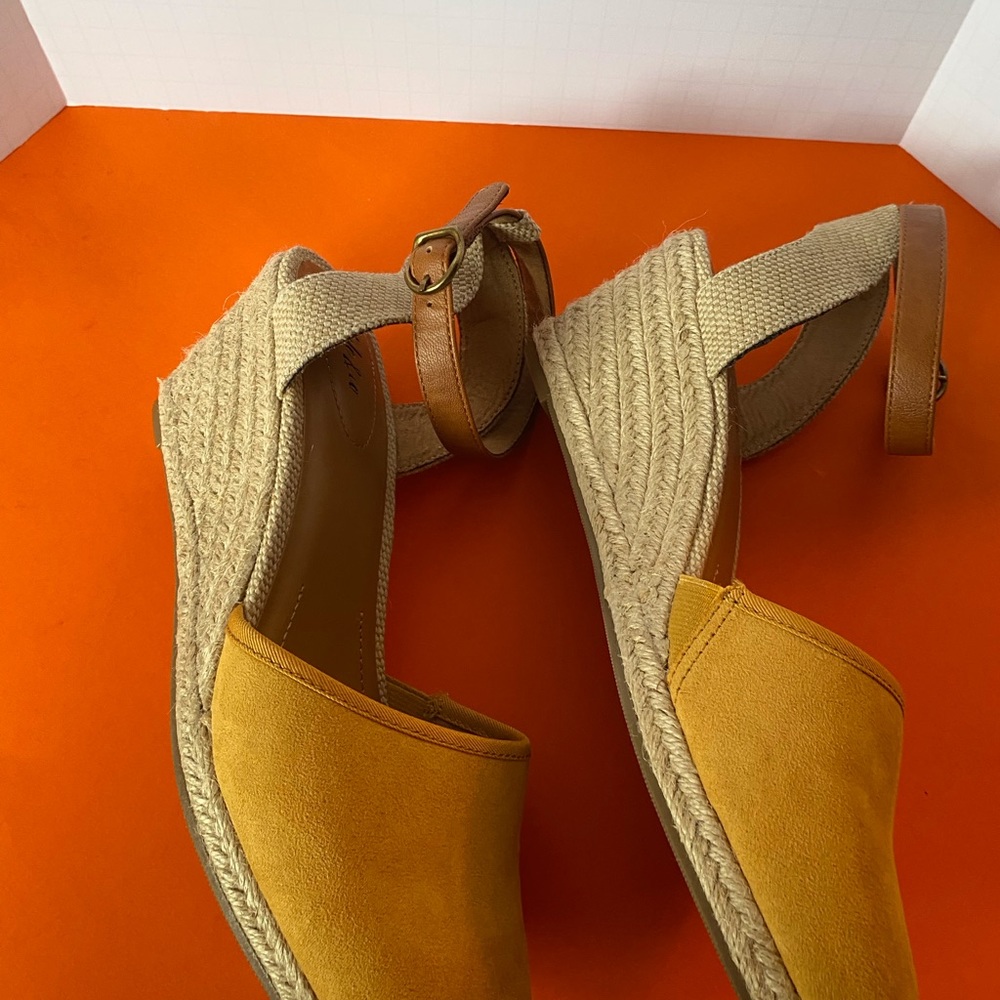 Style & Co Yellow Wedge Sandals - Picture 4 of 9
